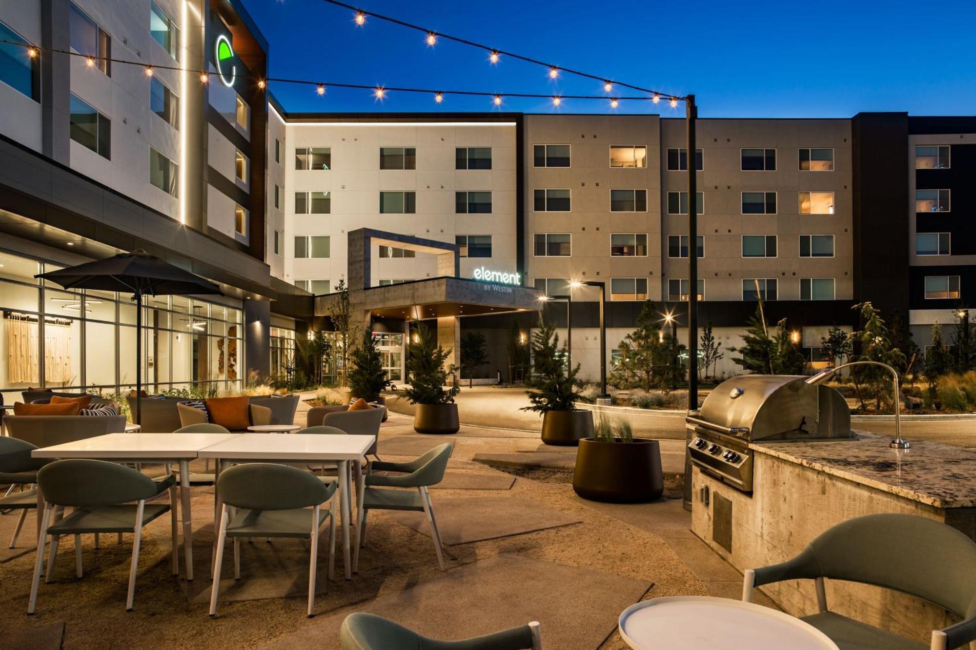 ホテル Element Reno Experience District エクステリア 写真